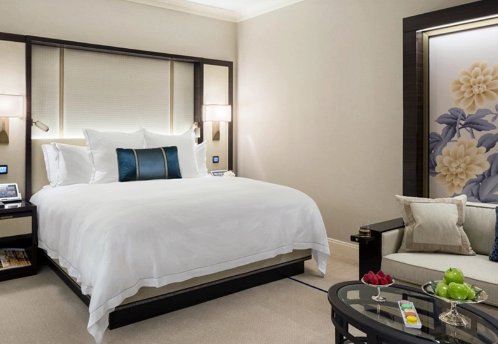 luxury hotel room in the peninsula chicago